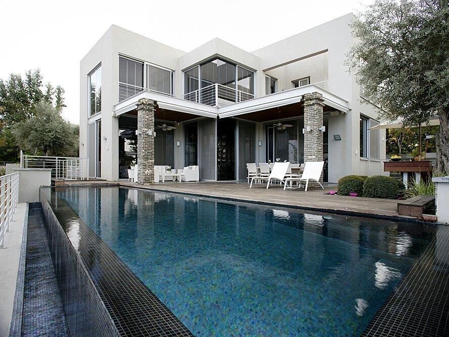 Villa in Moshav Batzra